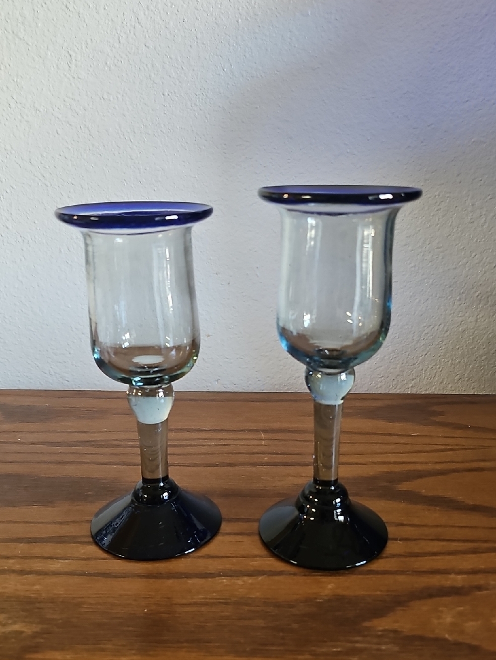 Mexico Handblown Set of 2 Blue-Rimmed Glass Goblets Tote 2